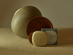 A concentrated, silicone-free Conditioner & Mask designed to restore slip, softness and elasticity after solid cleansing.