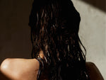 A concentrated, silicone-free Conditioner & Mask designed to restore slip, softness and elasticity after solid cleansing.