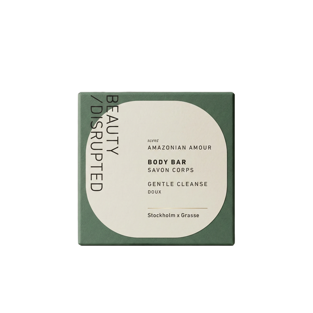A high-density solid Body Treatment designed to purify gently while preserving the skin’s natural lipid balance.