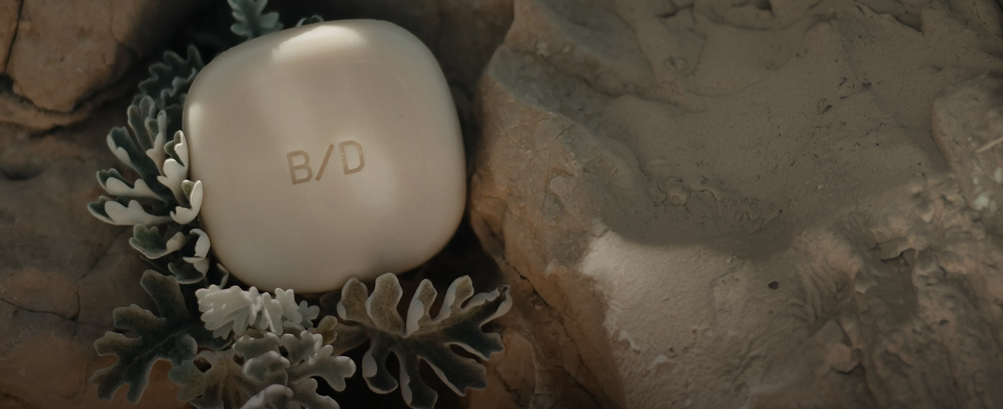 Gecomponeerd in Grasse. Uitgebracht op stoom.