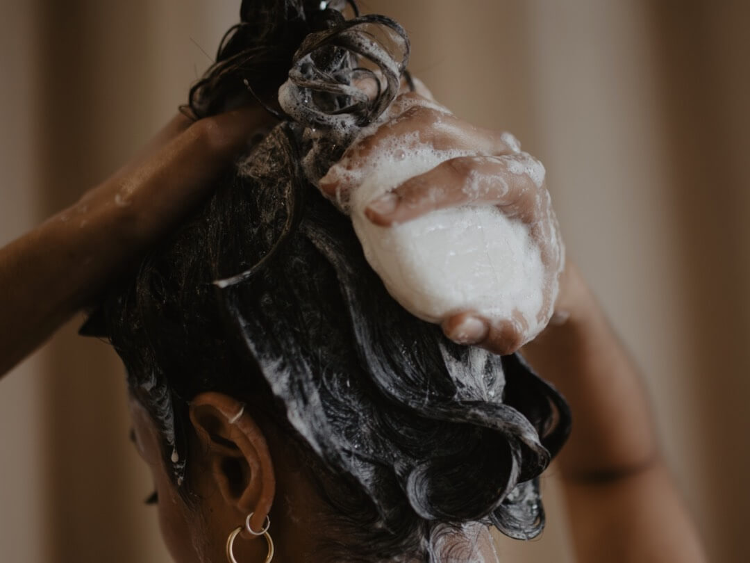 Shower solid essentials Alpine Glow for normal hair