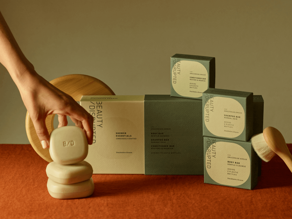A high-density solid Body and hair care Treatment, ideal for travel, designed to purify gently while preserving the skin’s natural lipid balance.