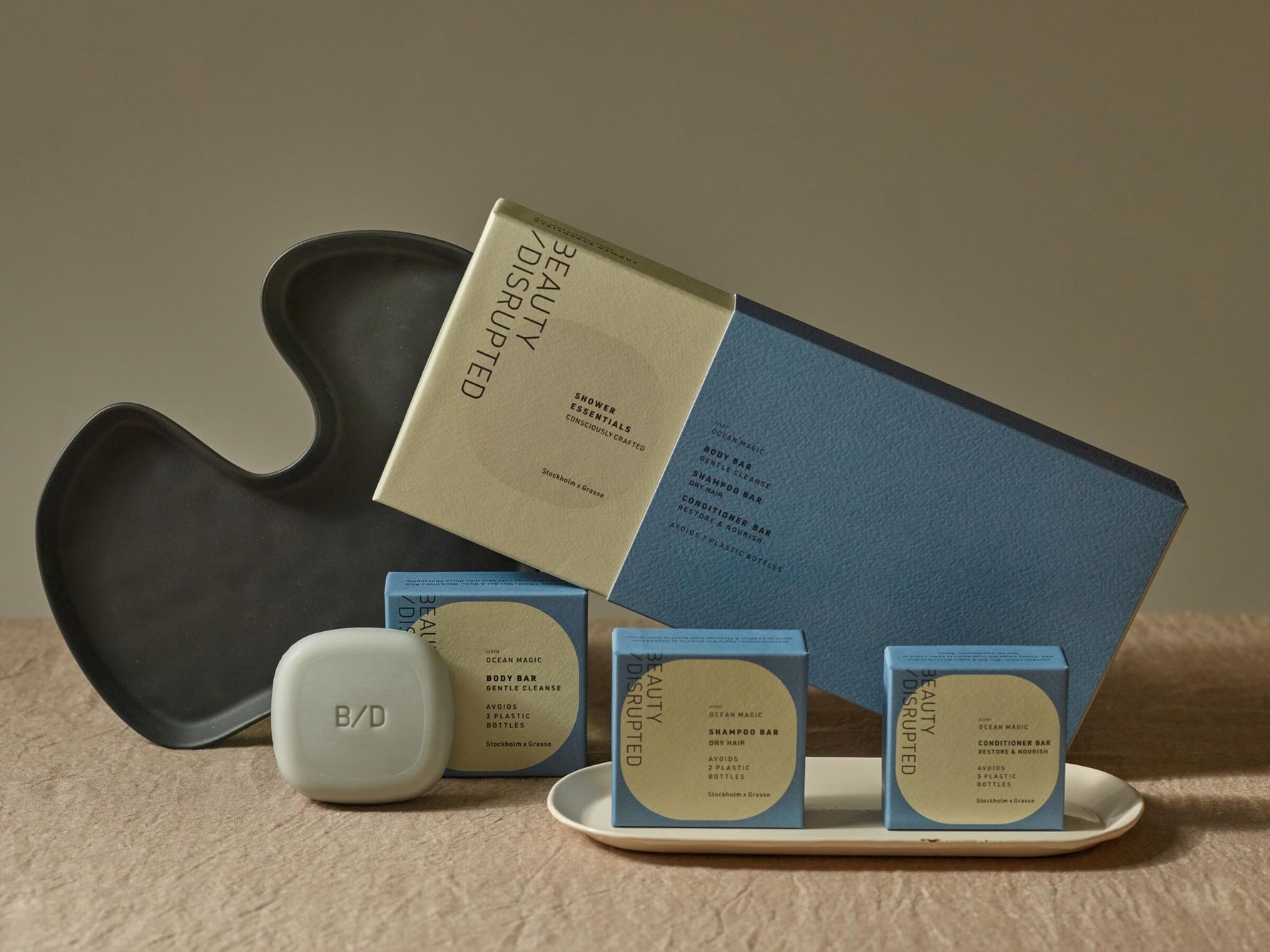 A complete solid ritual designed to restore comfort, elasticity and fluid movement to dry or sensitized hair