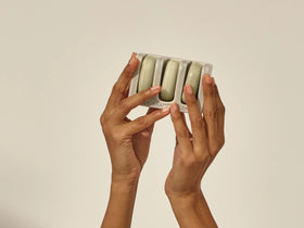 Close-up of the elevated ventilation architecture on the ceramic TRIO holder for rapid bar drainage.